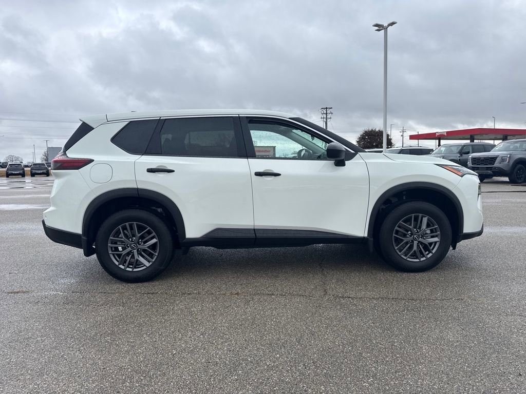Used 2025 Nissan Rogue S image 8