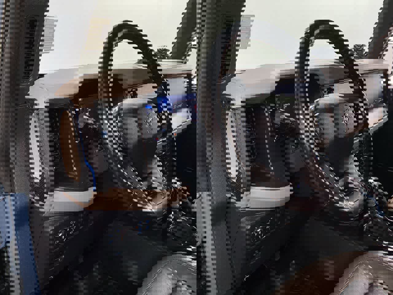 Used 2022 Ford Bronco Wildtrak image 2