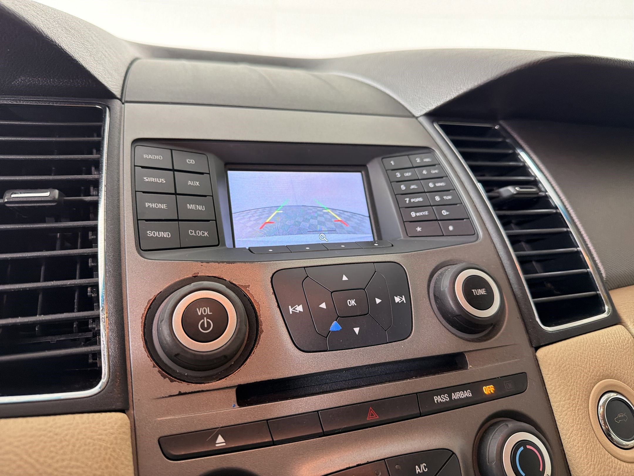Used 2018 Ford Taurus SE FWD image 22