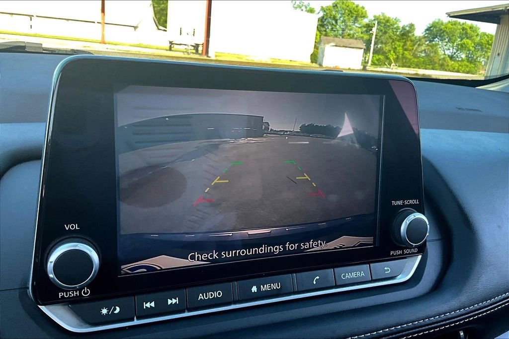 Used 2022 Nissan Rogue SV FWD image 14