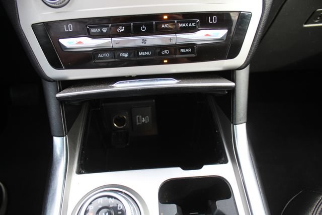 Used 2020 Ford Explorer XLT w/ Equipment Group 202A RWD image 31