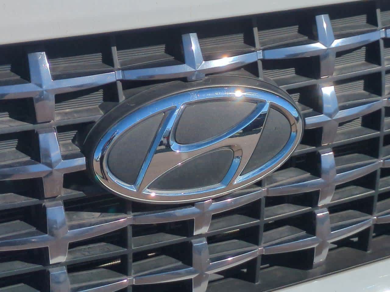 Used 2023 Hyundai Venue Limited FWD image 11