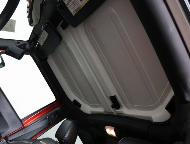 Used 2015 Jeep Wrangler Unlimited Sahara w/ Connectivity Group image 7