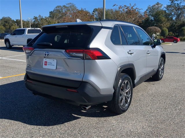 Used 2022 Toyota RAV4 XLE Premium image 4