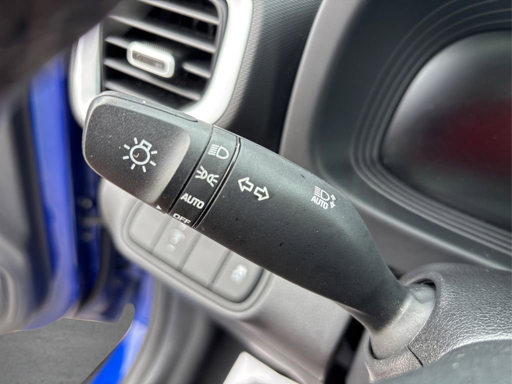 Certified 2023 Hyundai Venue Limited w/ Cargo Package image 23