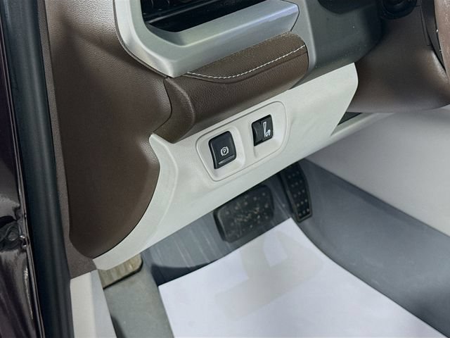 Used 2018 GMC Acadia SLT w/ LPO, Floor Liner Package FWD image 12