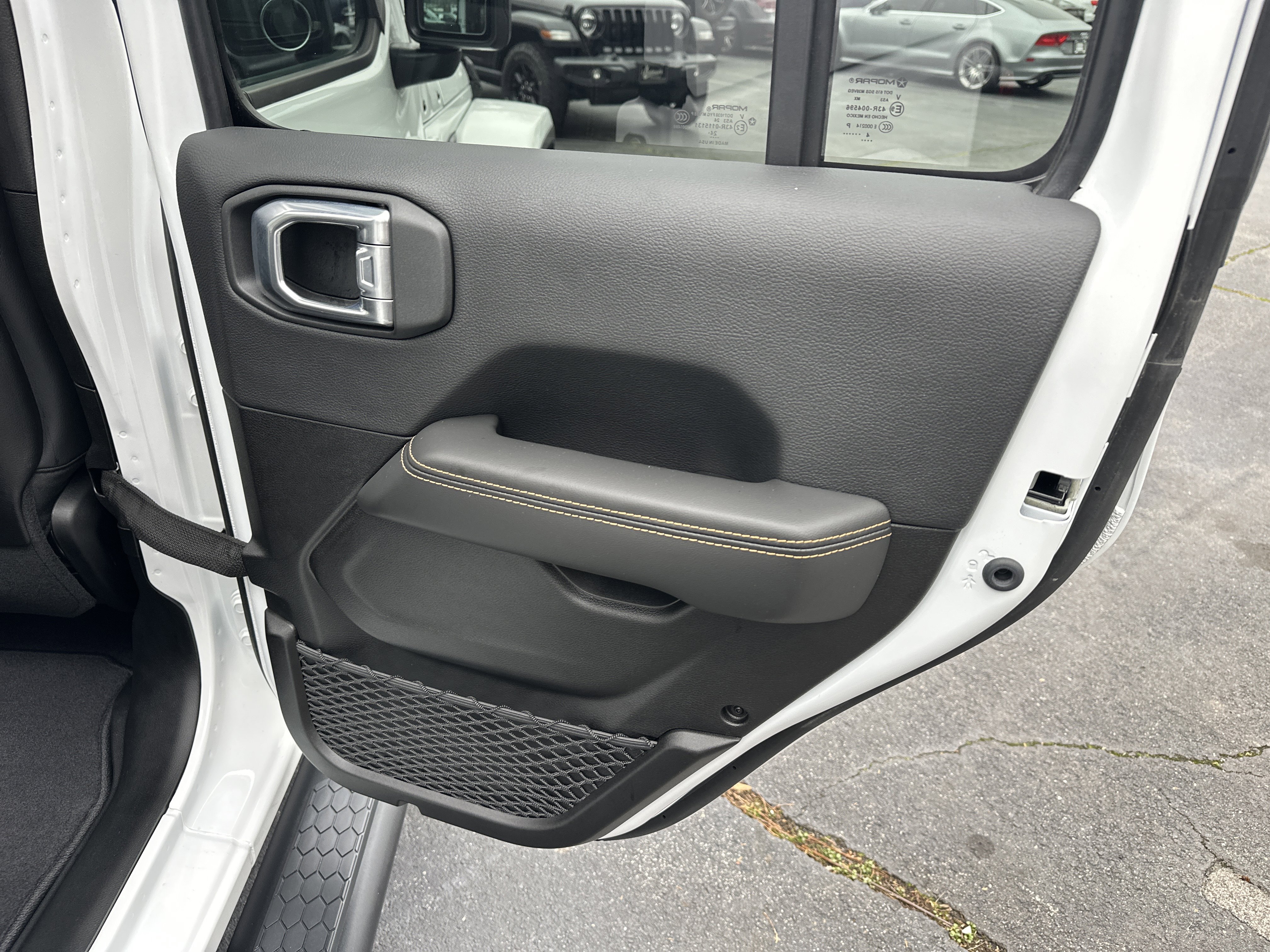 Used 2025 Jeep Wrangler Sahara w/ Safety Group image 19