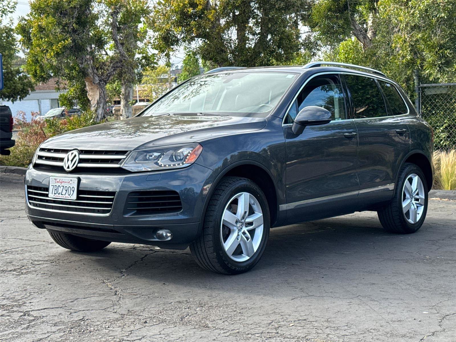 Used 2013 Volkswagen Touareg Lux image 4