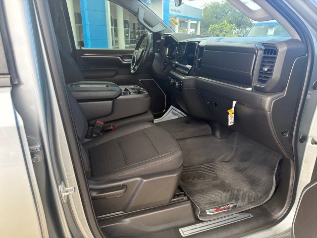 Used 2023 Chevrolet Silverado 1500 LT AWD/4WD image 16