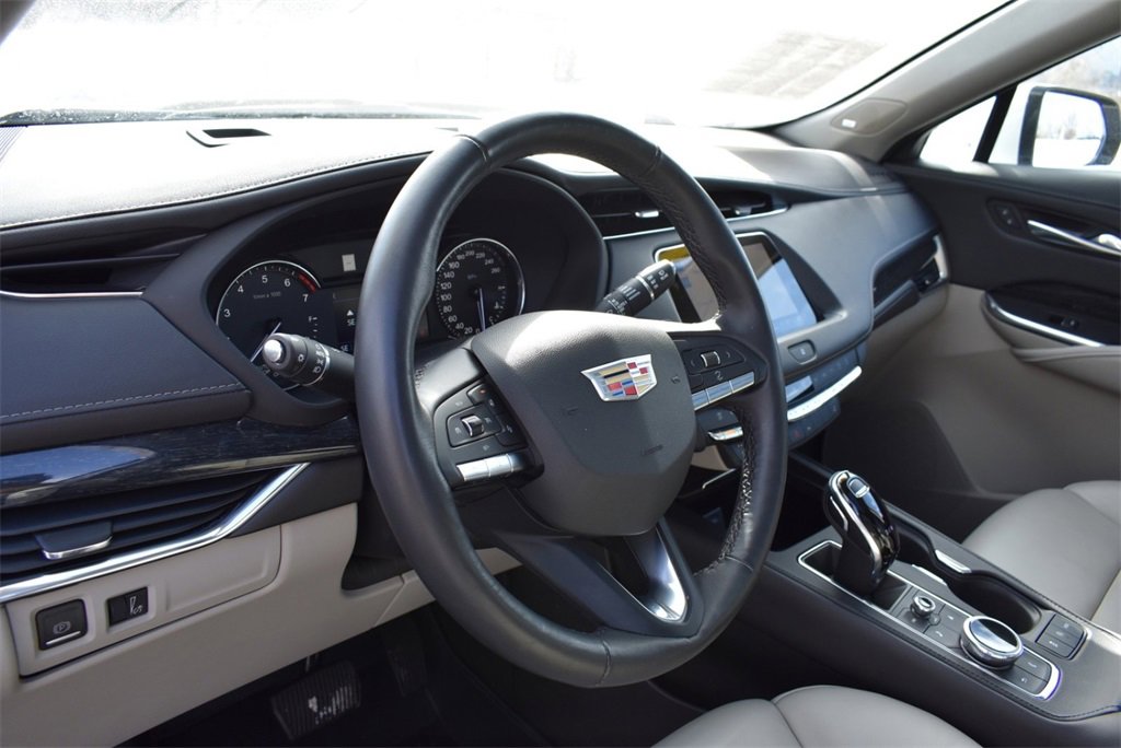 Used 2022 Cadillac XT4 Premium Luxury image 11