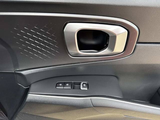 Used 2025 Kia Sorento EX w/ Panoramic Sunroof Package FWD image 18