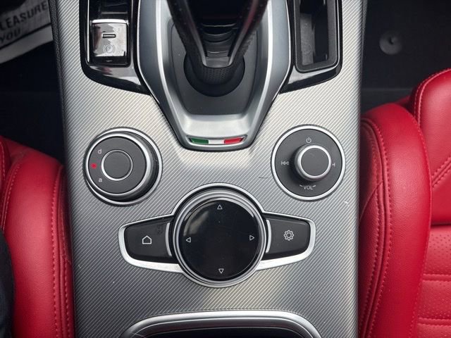 Used 2023 Alfa Romeo Stelvio Veloce AWD/4WD image 12