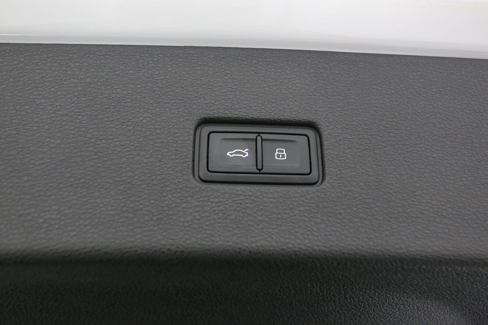 Used 2023 Audi Q8 Premium w/ Convenience Package AWD/4WD image 14