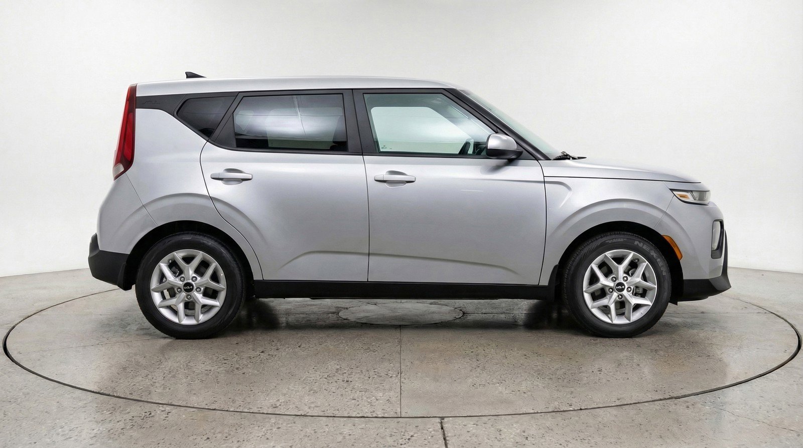 Used 2025 Kia Soul LX w/ LX Technology Package image 11