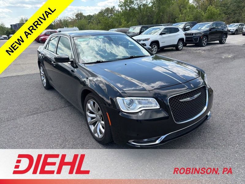 Used 2019 Chrysler 300 Touring w/ Quick Order Package 2EF RWD image 4