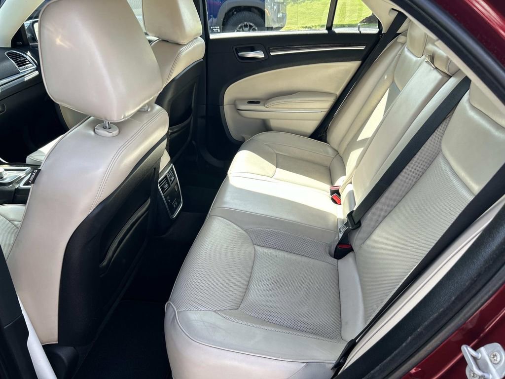 Used 2018 Chrysler 300 Limited image 18