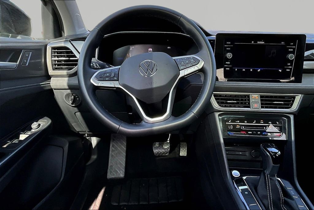 Used 2025 Volkswagen Taos SE image 8