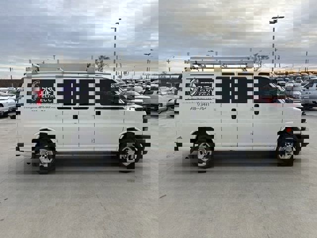 Used 2017 Chevrolet Express 2500 image 4