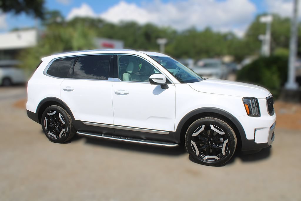 Certified 2024 Kia Telluride EX w/ EX Captain's Chair Package FWD image 4