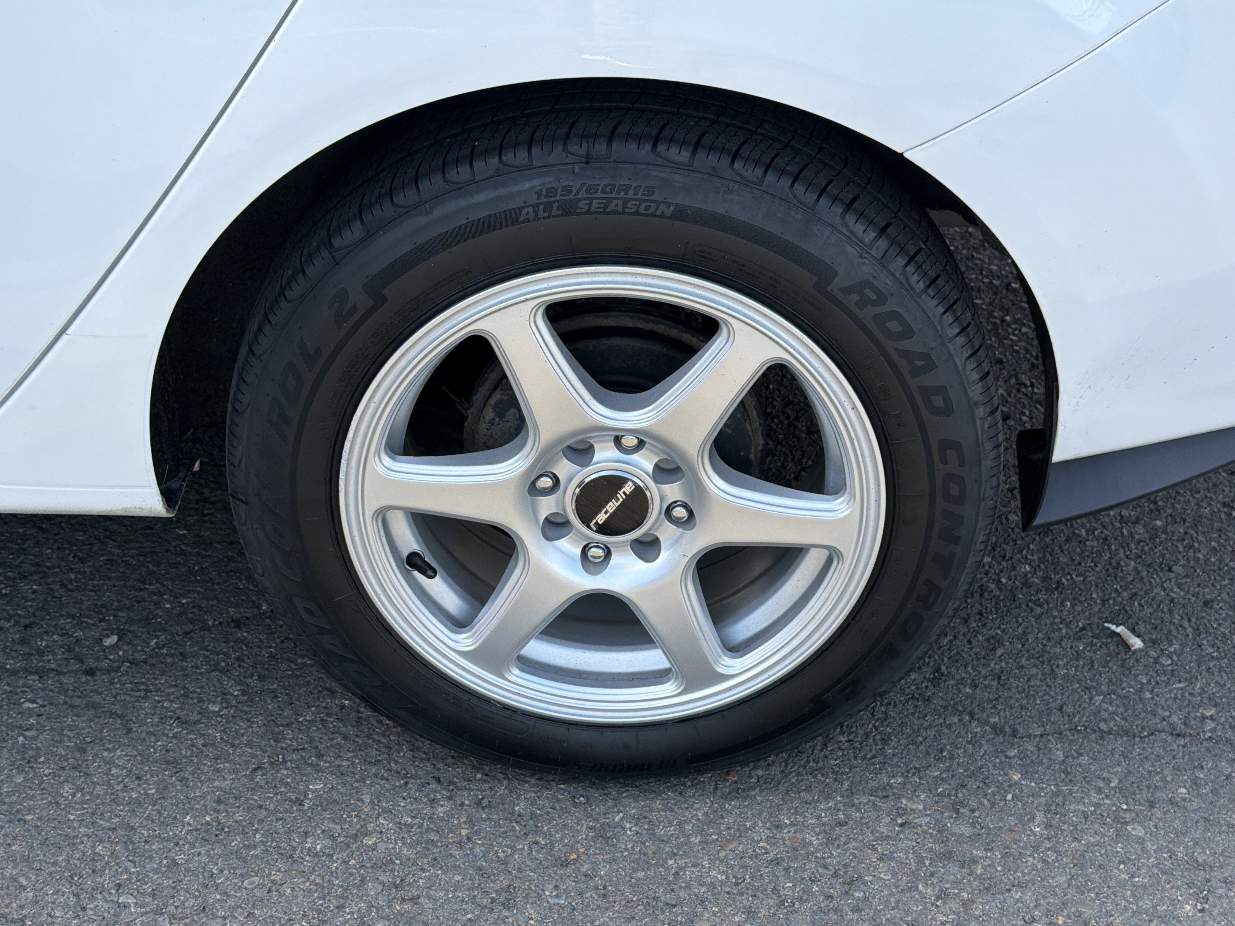 Used 2016 Ford Fiesta SE FWD image 25