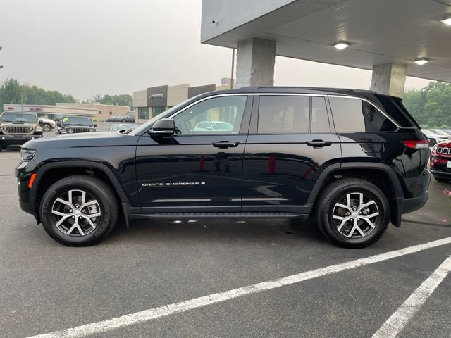 Used 2024 Jeep Grand Cherokee Limited AWD/4WD image 8