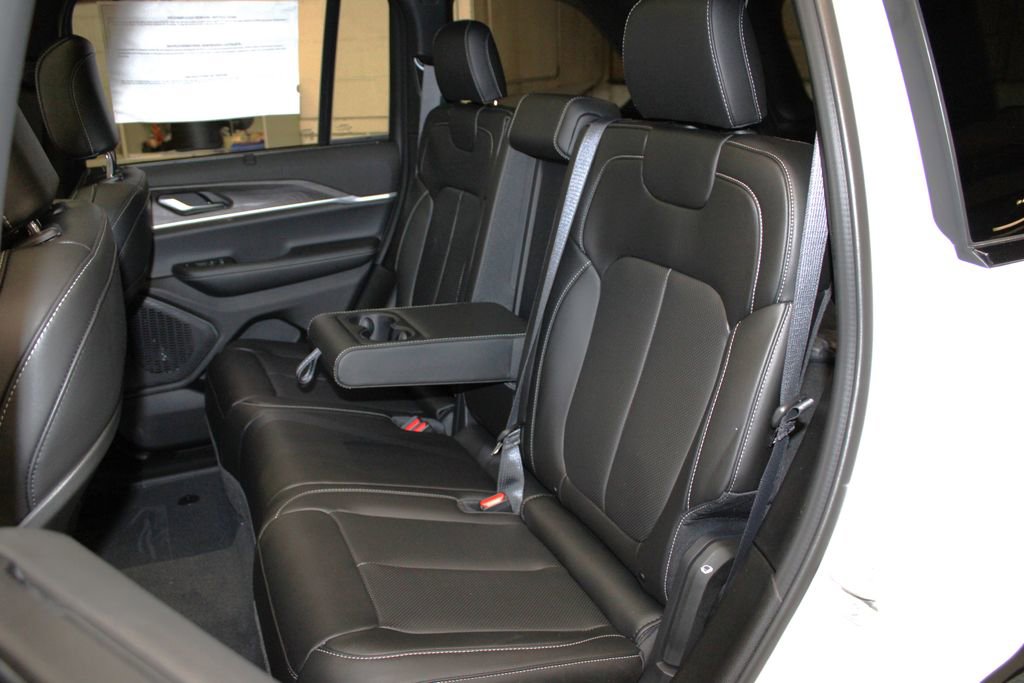 New 2025 Jeep Grand Cherokee Limited w/ Luxury Tech Group II image 27