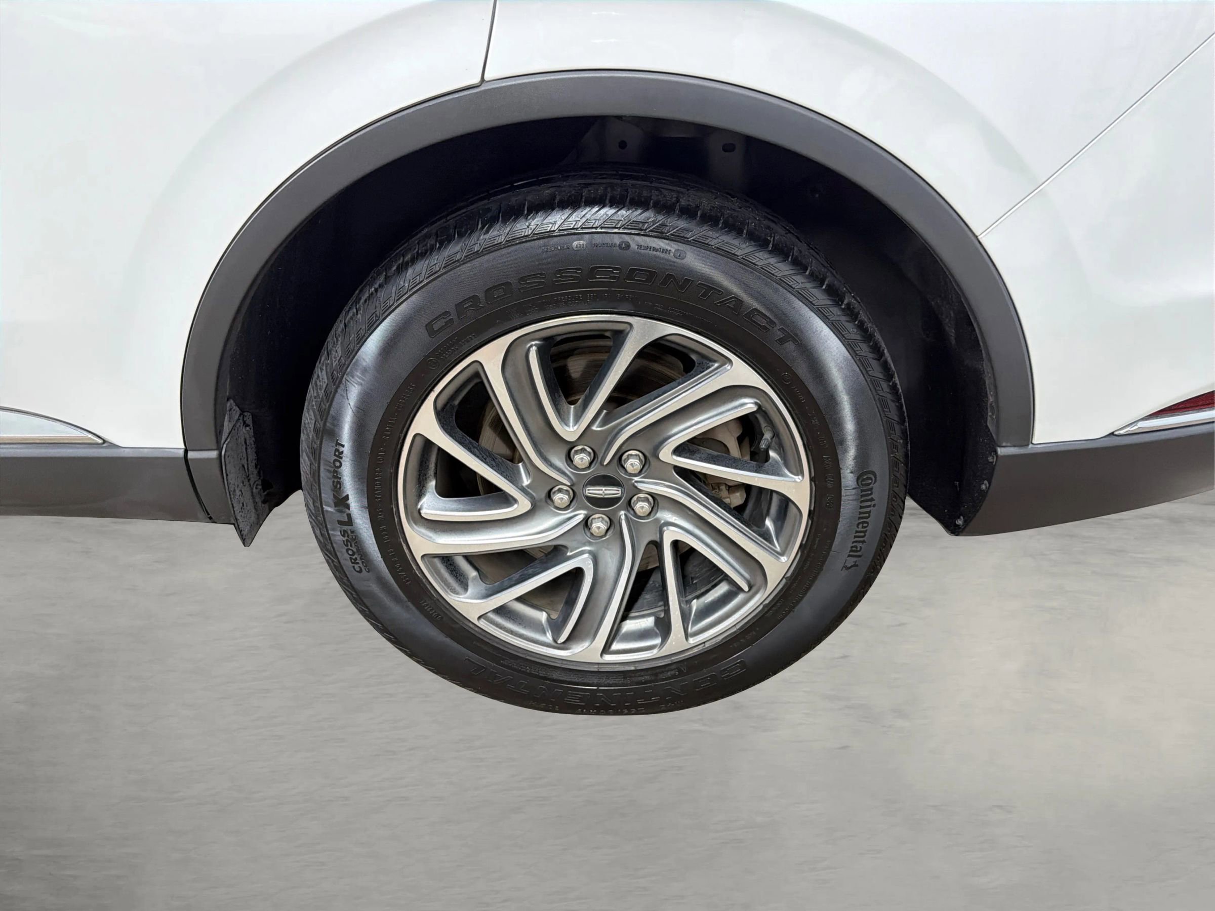 Used 2021 Lincoln Aviator AWD w/ Elements Package image 16