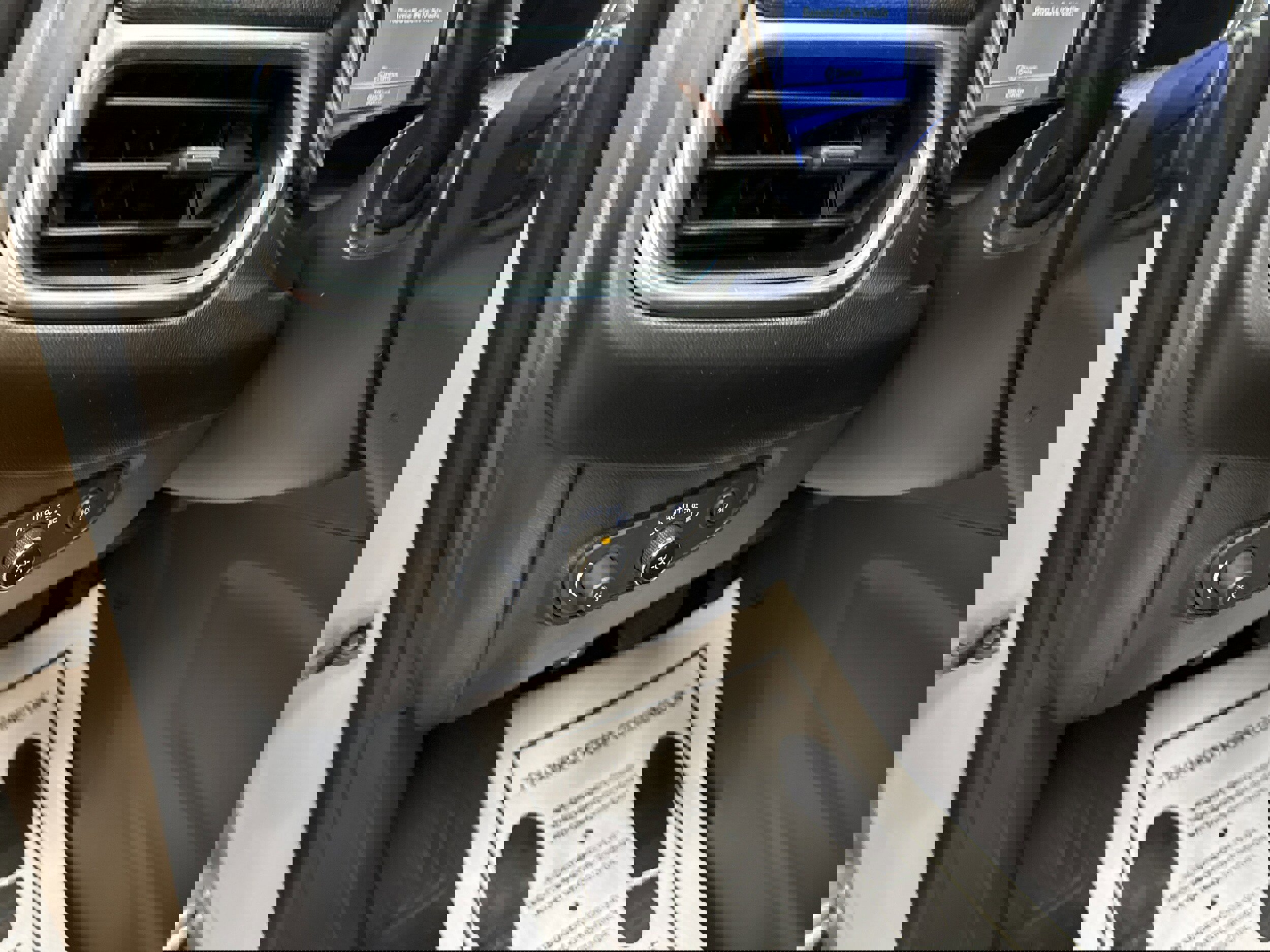 Used 2020 Chevrolet Equinox Premier image 28