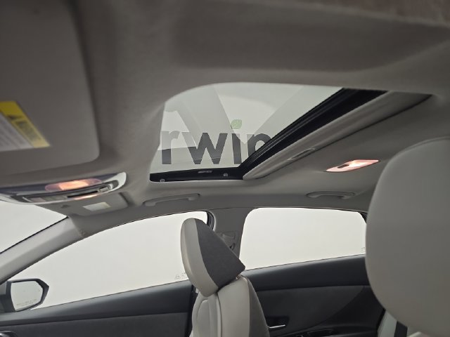 Used 2025 Hyundai Elantra Limited FWD image 20