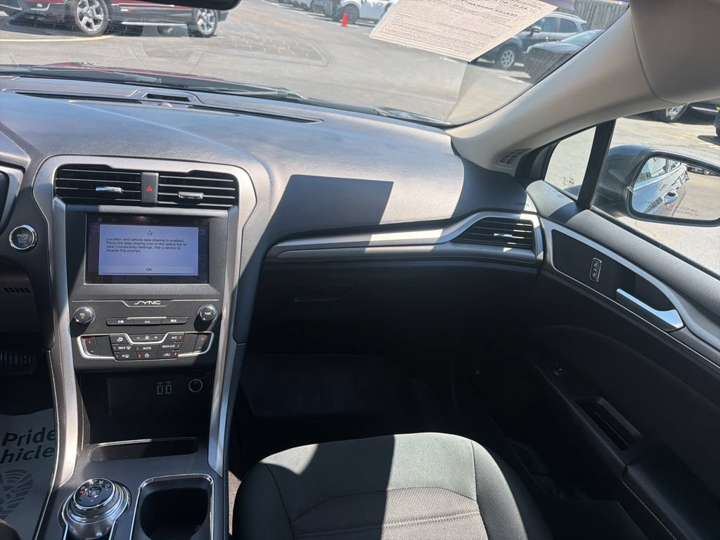 Used 2019 Ford Fusion SE FWD image 17