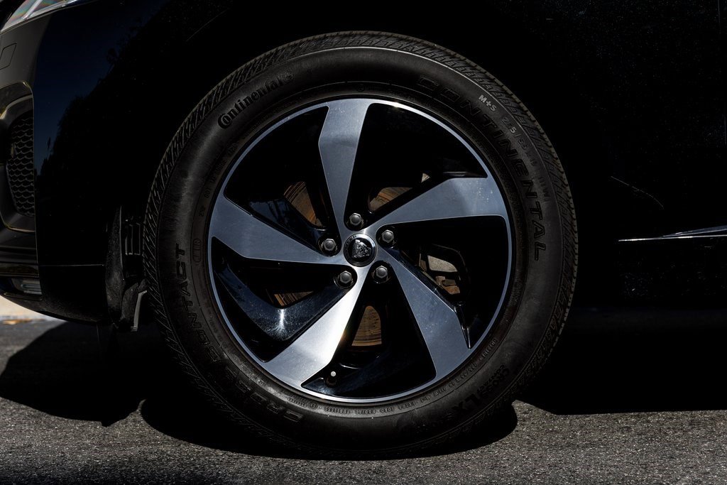 Used 2025 Jaguar F-PACE R-Dynamic S image 15