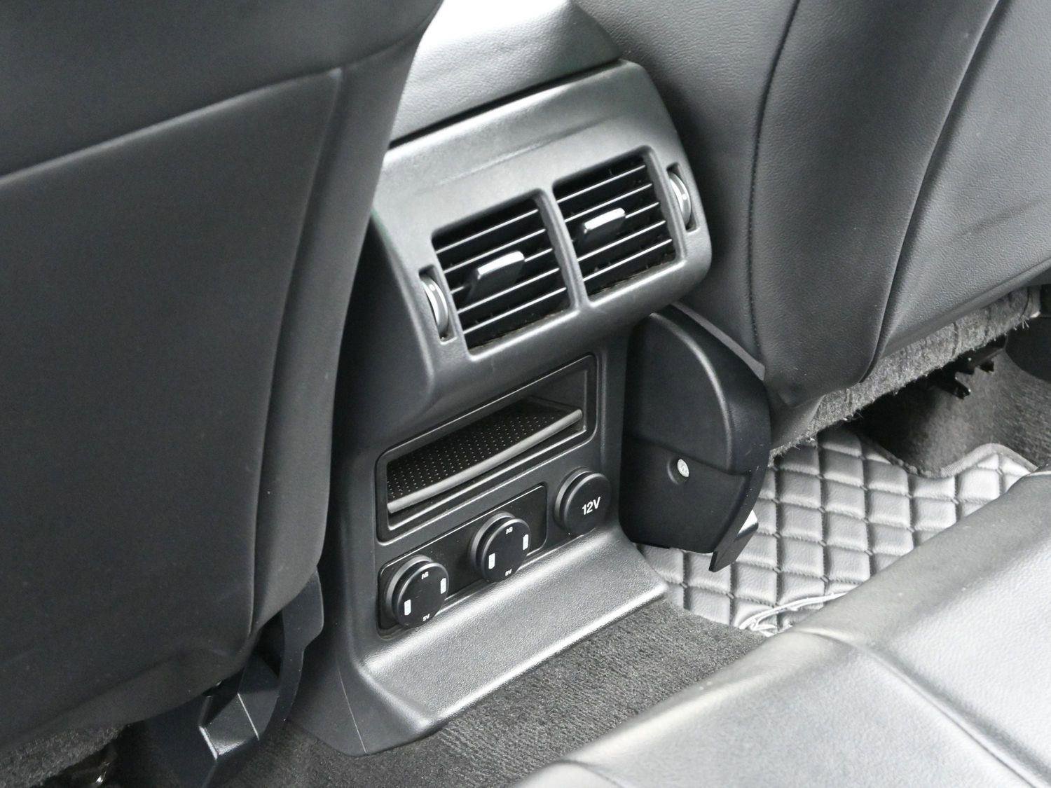 Used 2017 Jaguar F-PACE Premium image 30