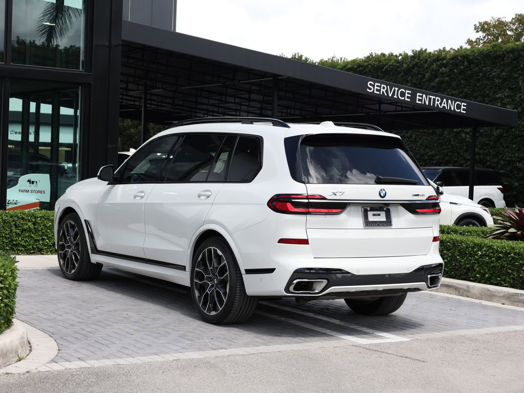 Used 2024 BMW X7 xDrive40i w/ M Sport Package image 5