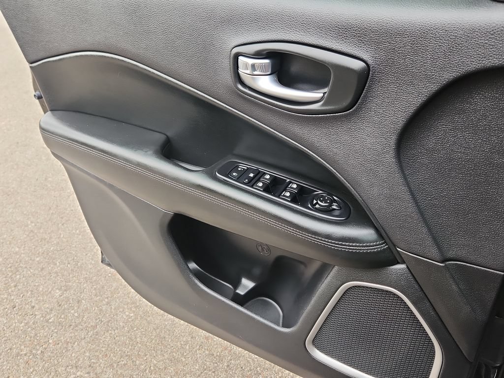 Used 2019 Jeep Compass Latitude AWD/4WD image 6
