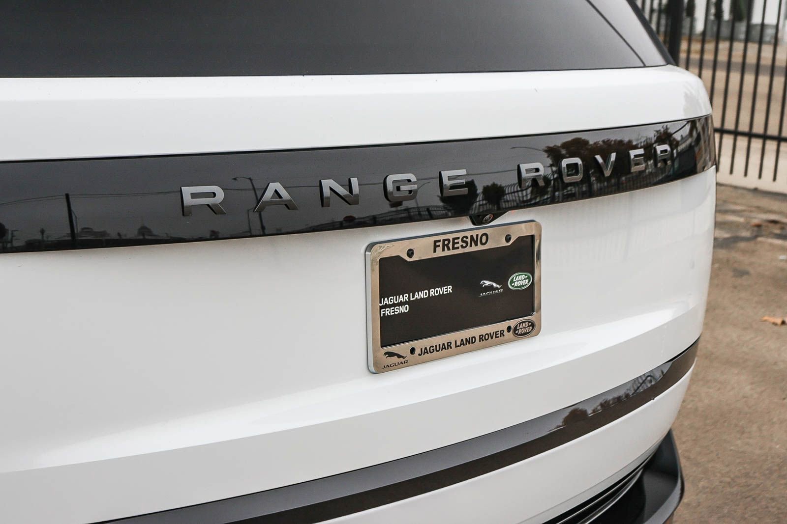 New 2025 Land Rover Range Rover SE image 12