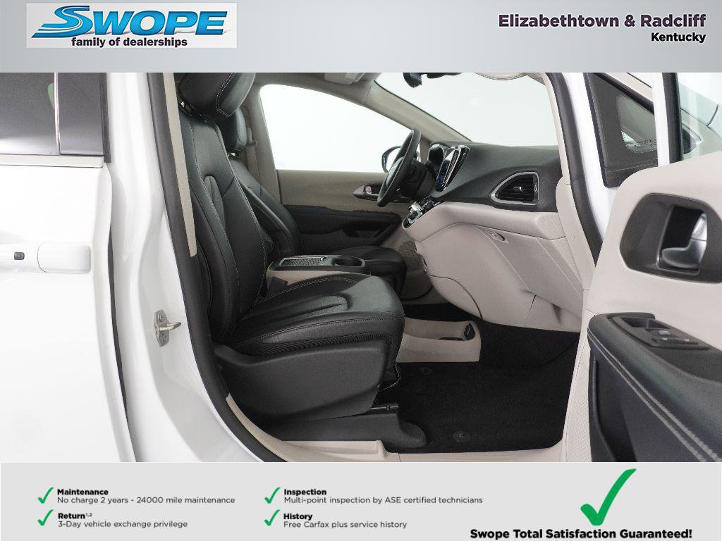 Certified 2024 Chrysler Pacifica Touring-L image 9