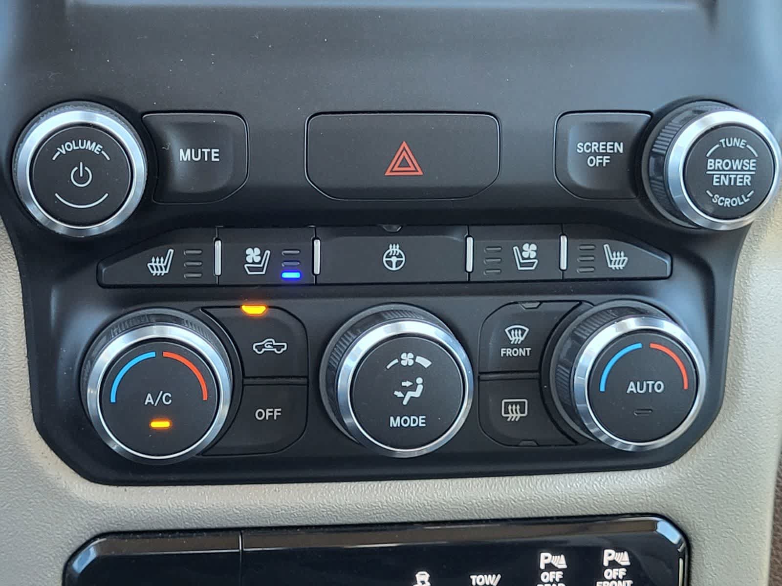 Used 2019 RAM 1500 Laramie AWD/4WD image 23