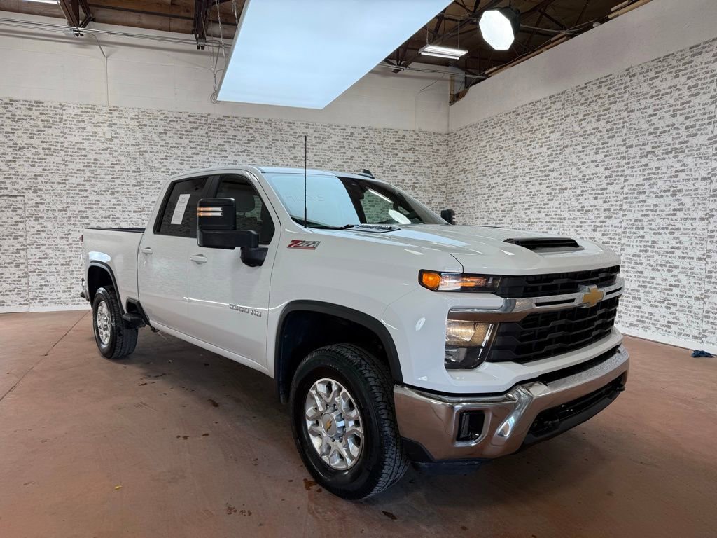 Used 2024 Chevrolet Silverado 2500 LT video 1