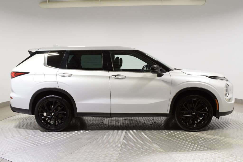 Used 2023 Mitsubishi Outlander SE AWD/4WD image 8