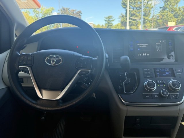 Used 2017 Toyota Sienna LE image 19