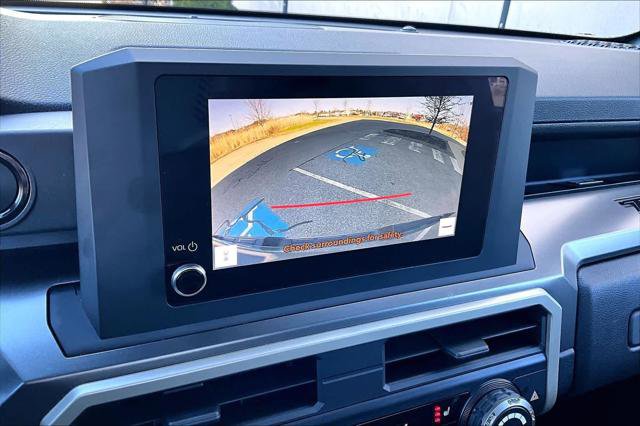 Certified 2025 Toyota Tacoma SR5 AWD/4WD image 29