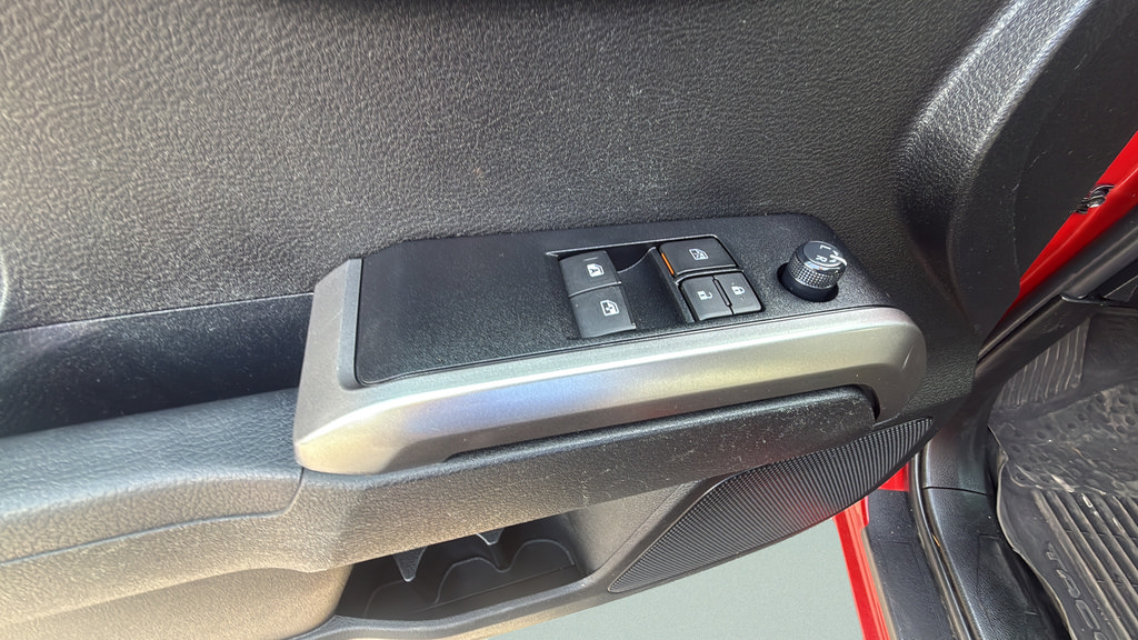 Used 2021 Toyota Tacoma SR5 AWD/4WD image 28
