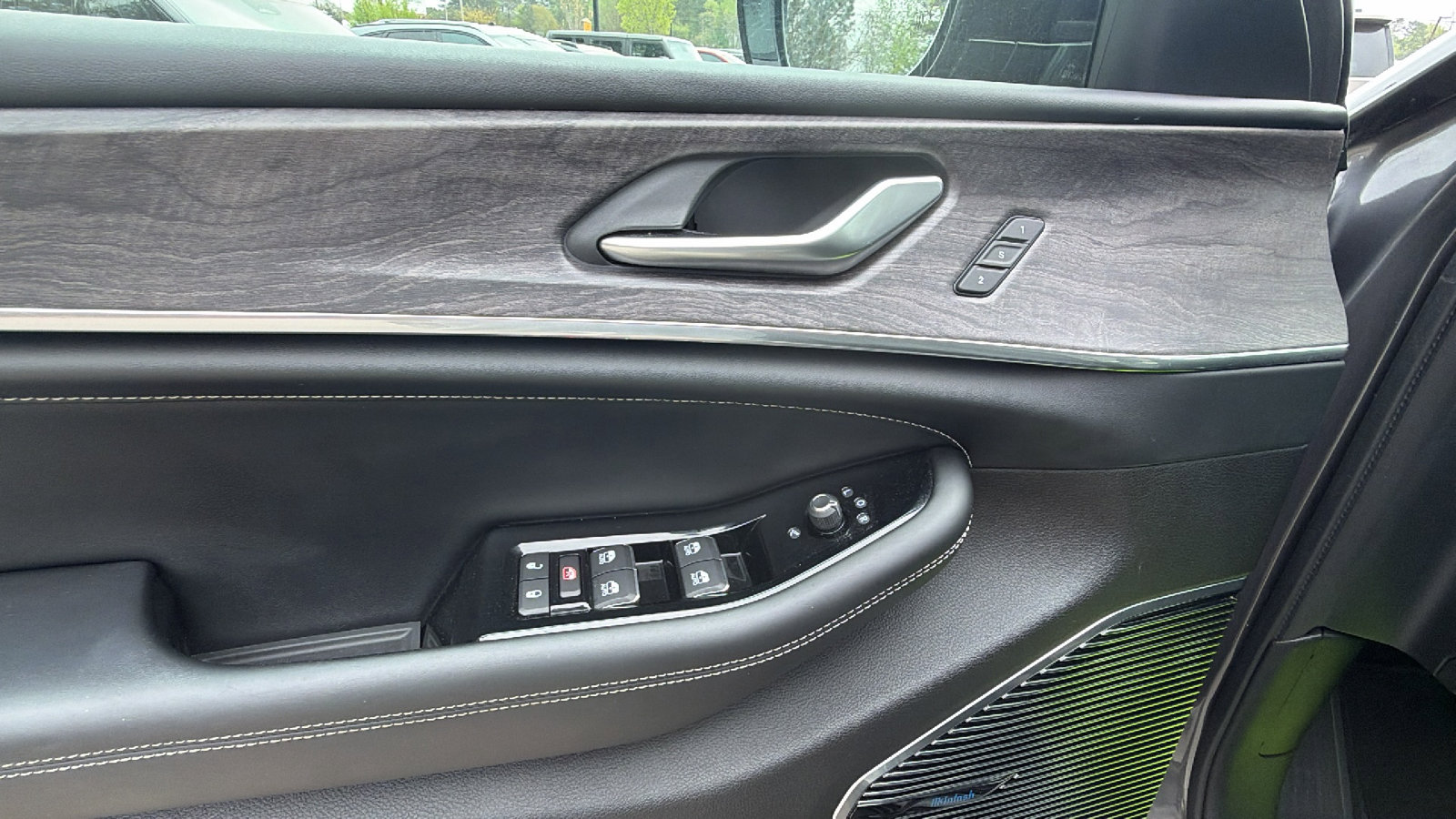 Used 2021 Jeep Grand Cherokee L Overland image 15