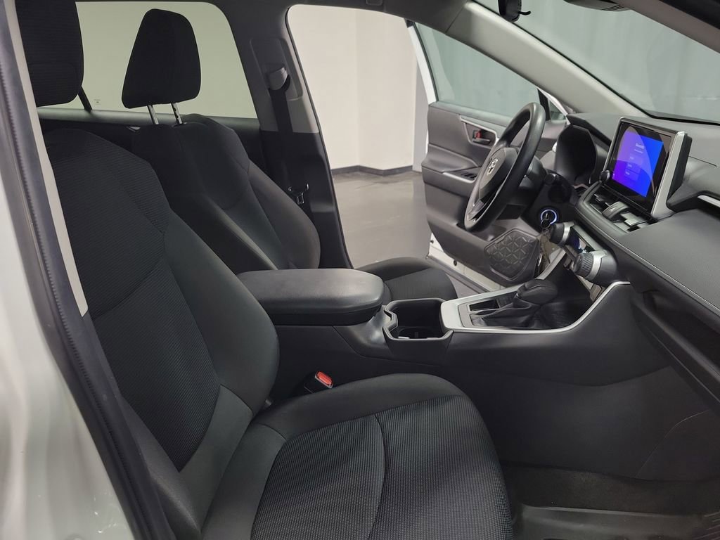 Used 2023 Toyota RAV4 LE image 22