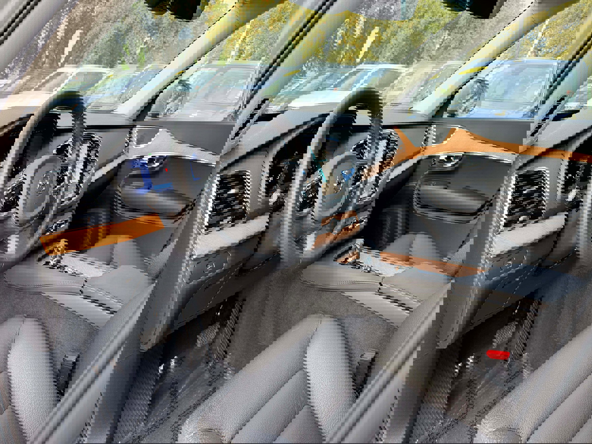 Certified 2025 Volvo XC90 B6 Ultra image 11