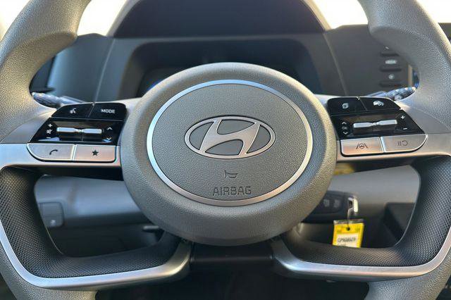 Used 2025 Hyundai Elantra SE image 22