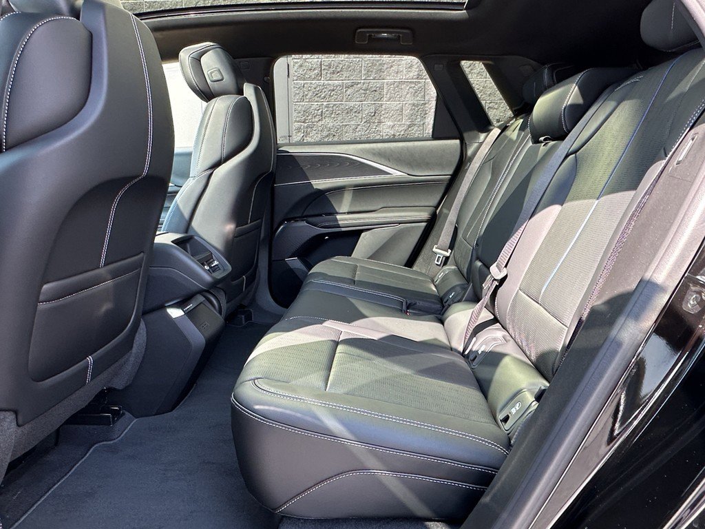 New 2026 Cadillac Lyriq Luxury image 5