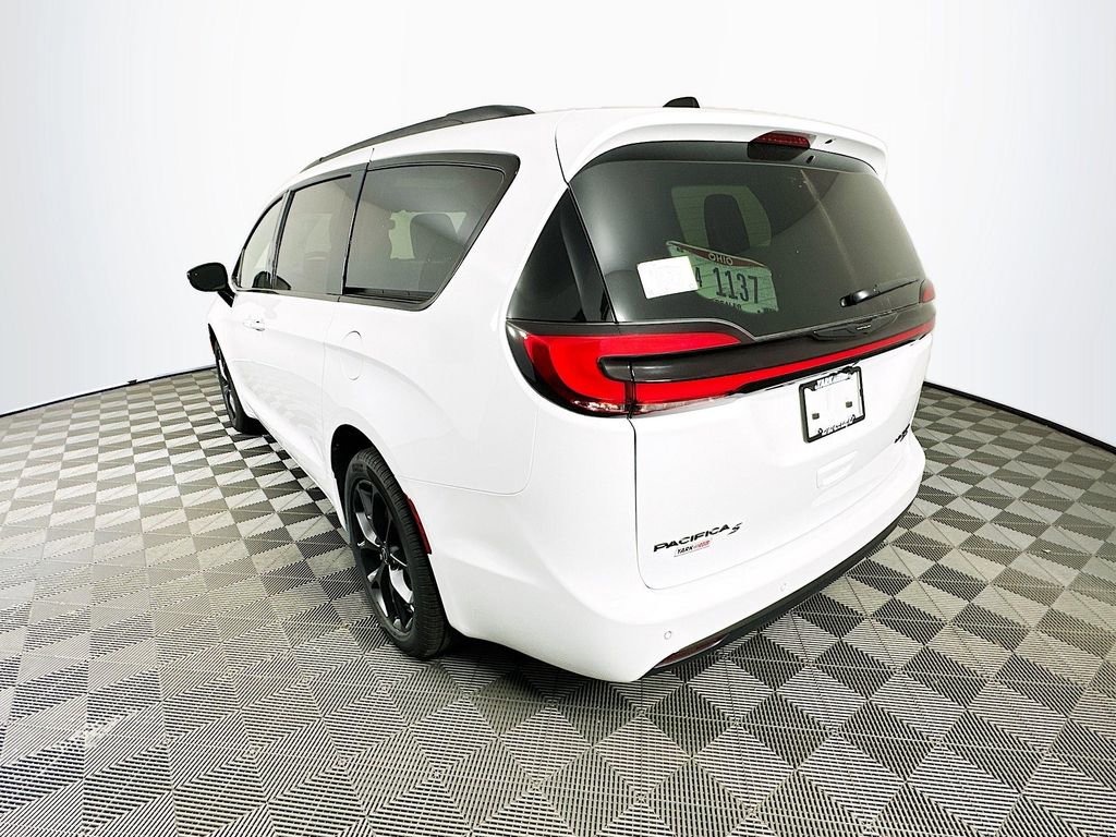 New 2026 Chrysler Pacifica Limited w/ S Appearance Package image 6