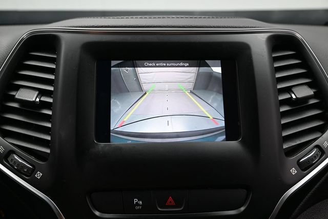 Used 2020 Jeep Cherokee Latitude Plus w/ Cold Weather Group AWD/4WD image 40