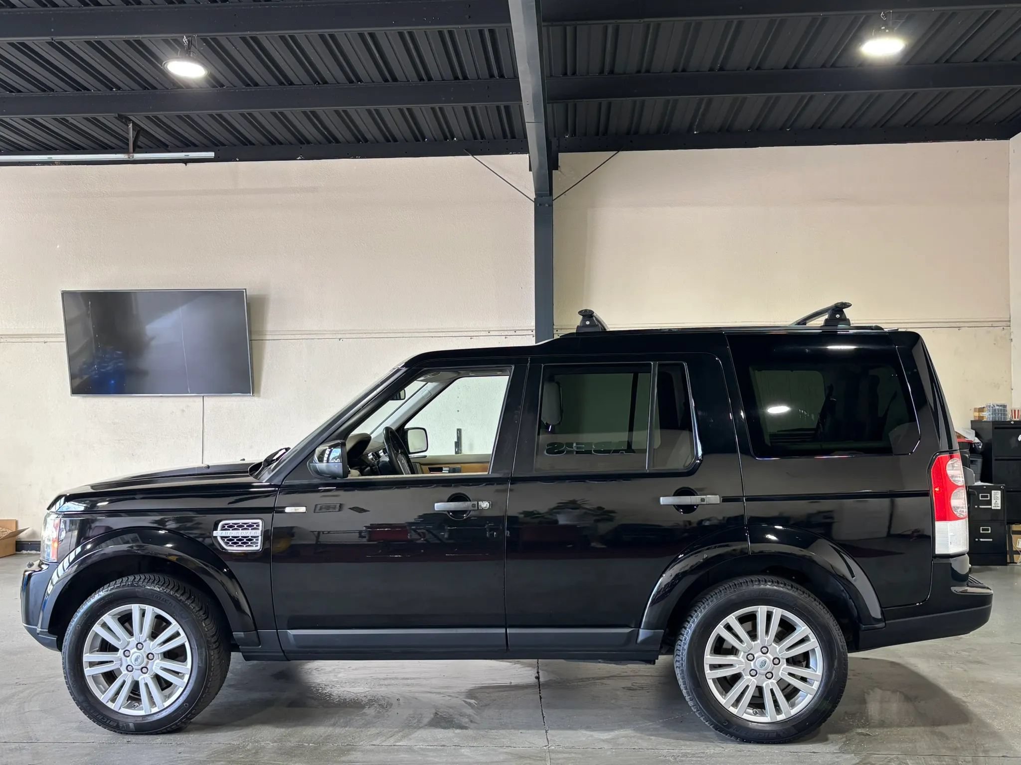 Used 2011 Land Rover LR4 HSE LUX AWD/4WD image 5